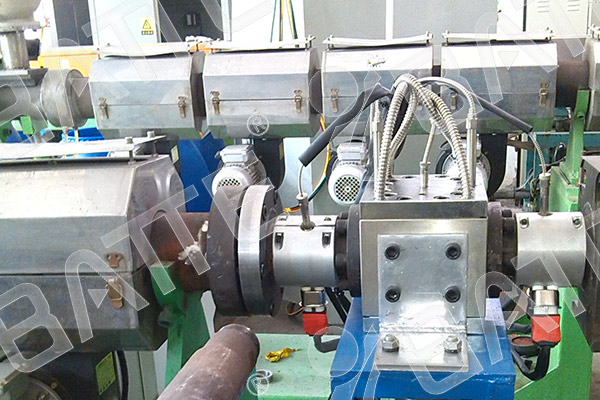 wire extruder melt pump