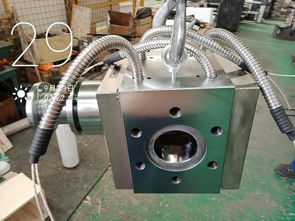 melt pump for extrusion