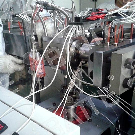 Plastic strap extruder pump