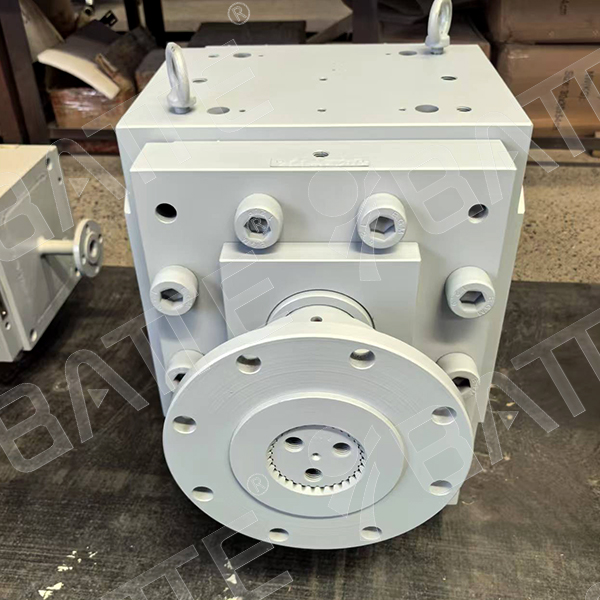 Polymer melt gear pump