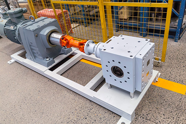 melt booster pump