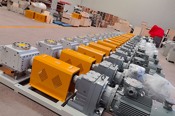 pipeline booster melt pump