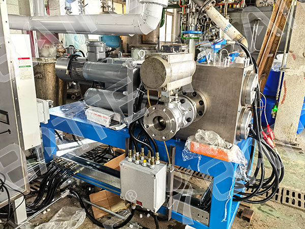 melt pump in extruder